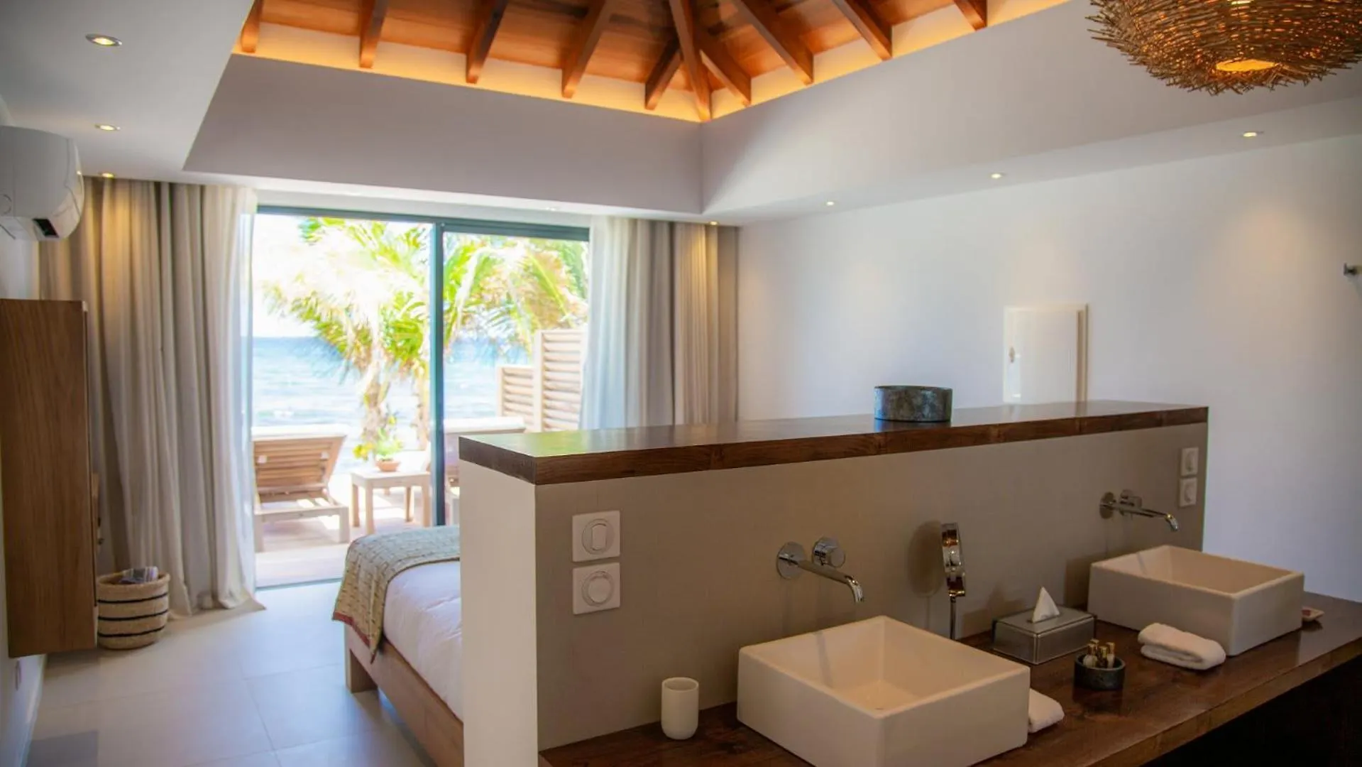 Beachfront Villa Furnished With Utmost Comfort St. Barthelemy