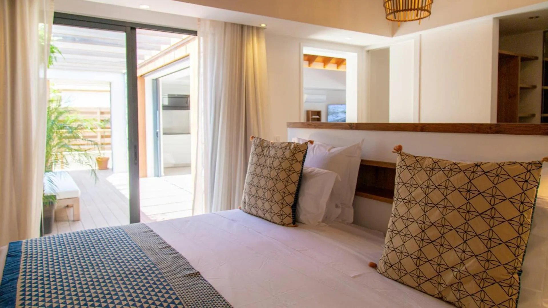Beachfront Villa Furnished With Utmost Comfort St. Barthelemy