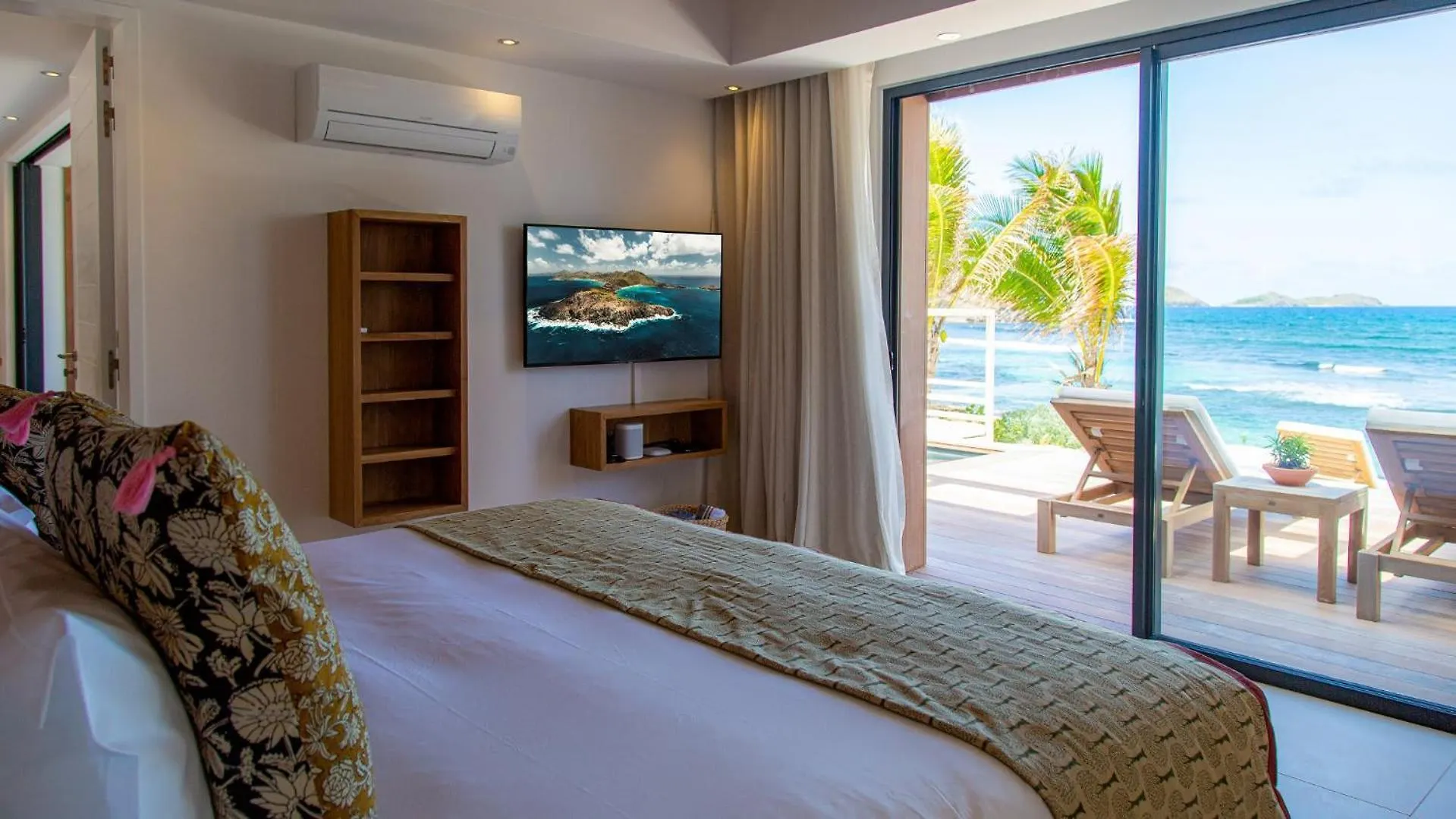 Beachfront Villa Furnished With Utmost Comfort St. Barthelemy 0*,  Saint Barthelemy